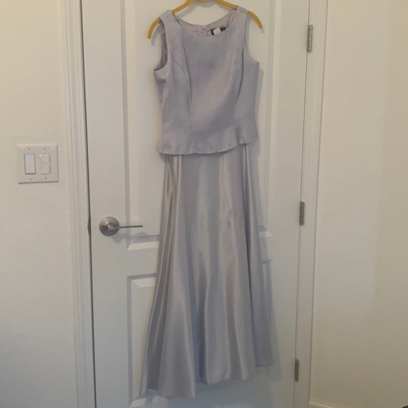 Flowing Flair Lavender Gown - Picture 3 of 7